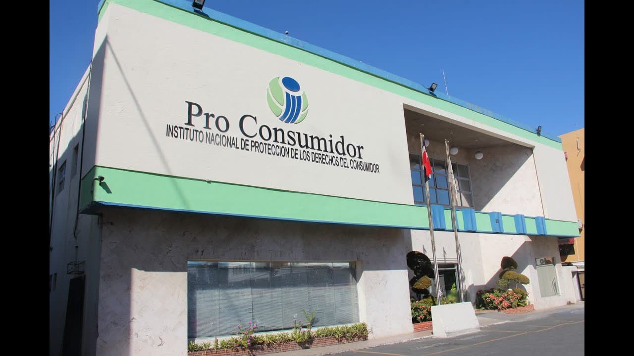 Pro Consumidor otorgará prórroga de 30 días a envasadoras de agua para cubrir botellones del sol