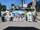 Milton Martínez, de la Comisión Ambiental de la UASD, se pronuncia, durante la parada de la caravana en el Río Nizao.